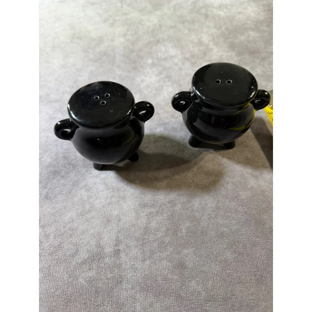 Vintage Black Ceramic Cauldron Salt and Pepper Shakers Set Gothic Witchy Decor